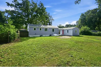 300 Newhouse St, Springfield, MA 01118 - Photo 2