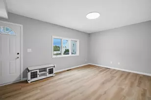 55 Fuller St, Chicopee, MA 01020 - Photo 24