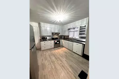 44 Lincoln St, Hudson, MA 01749 - Photo 2