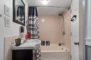19 Suffolk St, Springfield, MA 01109 - Photo 10