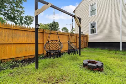 19 Suffolk St, Springfield, MA 01109 - Photo 4