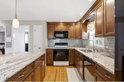 74 Maplewood Rd, Lynn, MA 01904 - Photo 6