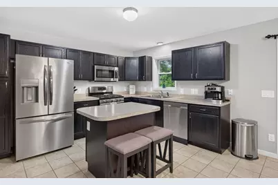 79 Pembroke Ave, Acushnet, MA 02743 - Photo 4