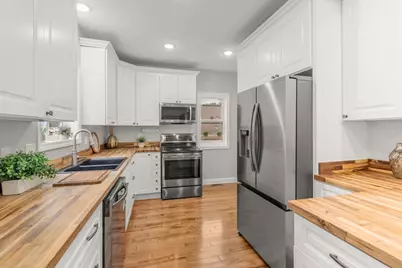329 Pleasant Street, Ashland, MA 01721 - Photo 8