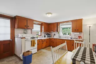 34 Jackson Pl, Waltham, MA 02453 - Photo 10