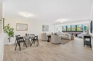 9 Hawthorne Pl, Boston, MA 02114 - Photo 2