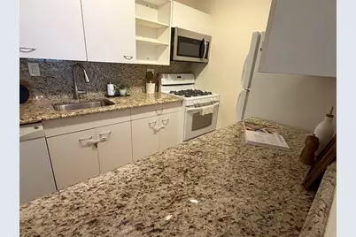 9 Hawthorne Pl #7H, Boston, MA 02114 - Photo 4