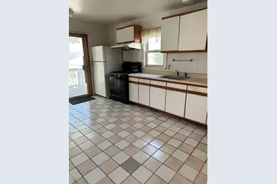 131 Farrington St, Quincy, MA 02170 - Photo 12