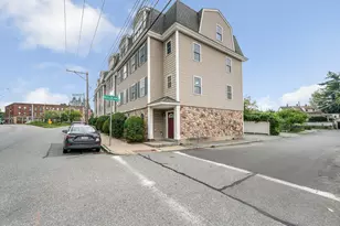 688 Gorham St, Lowell, MA 01852 - Photo 38