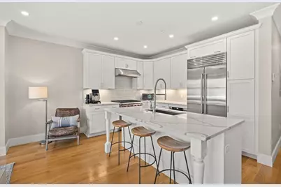 201 W 8th St #3A, Boston, MA 02127 - Photo 2