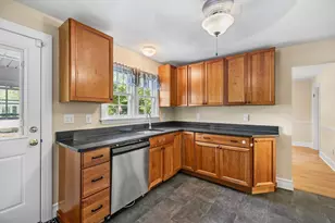 779 Oxford St S, Auburn, MA 01501 - Photo 10