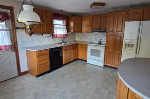 40 Border Rd, Holbrook, MA 02343 - Photo 4