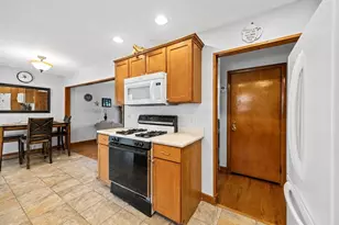 55 Evans St, Somerset, MA 02726 - Photo 10