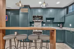 54 Pinckney St, Boston, MA 02114 - Photo 18