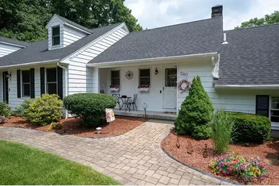 240 Meadow Wood Dr, Holden, MA 01520 - Photo 2