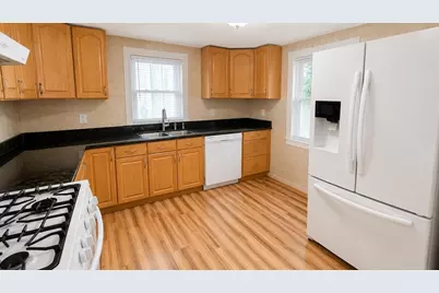 108 Tripp St, Framingham, MA 01702 - Photo 4