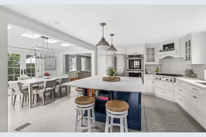37 Lincoln St, Hingham, MA 02043 - Photo 4