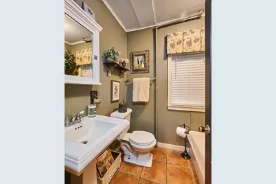 27 Prospect St, Easthampton, MA 01027 - Photo 22