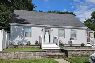 10 Wayne St, Fall River, MA 02721 - Photo 4