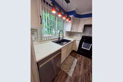 10 Wayne St, Fall River, MA 02721 - Photo 8
