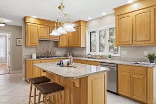 2 Pipers Gln, Andover, MA 01810 - Photo 8