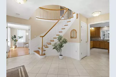 2 Pipers Gln, Andover, MA 01810 - Photo 2