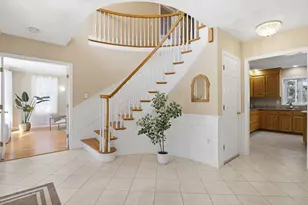 2 Pipers Gln, Andover, MA 01810 - Photo 2