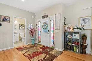 11 Elaine Cir, Springfield, MA 01109 - Photo 12