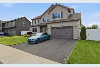 11 Elaine Cir, Springfield, MA 01109 - Photo 2