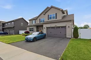11 Elaine Cir, Springfield, MA 01109 - Photo 2