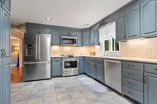 17 Sycamore Dr, Rutland, MA 01543 - Photo 8