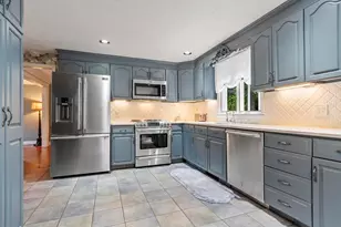 17 Sycamore Dr, Rutland, MA 01543 - Photo 8