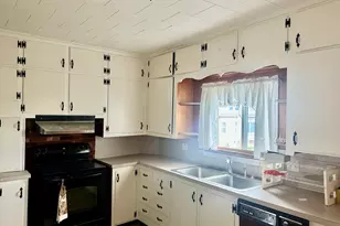 556 Brayton Ave, Somerset, MA 02726 - Photo 2
