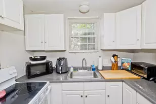 1304 Elm St, West Springfield, MA 01089 - Photo 4