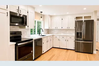 334 Bedford St #1, Lakeville, MA 02347 - Photo 6