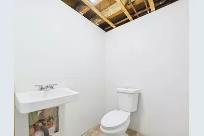 844 Hood St, Fall River, MA 02720 - Photo 32