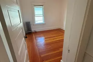 18 Everett St, Lawrence, MA 01843 - Photo 10