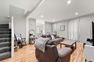 104 Hartford Ave E, Uxbridge, MA 01569 - Photo 4