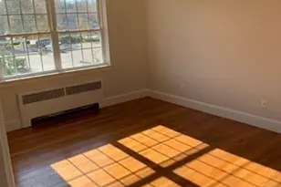 577 Hammond St, Brookline, MA 02467 - Photo 6