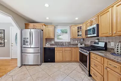 37 Squirrel Rd, Springfield, MA 01108 - Photo 10