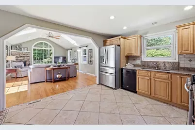 37 Squirrel Rd, Springfield, MA 01108 - Photo 8