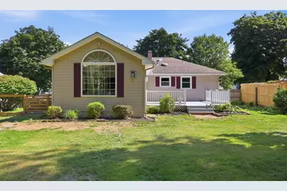 37 Squirrel Rd, Springfield, MA 01108 - Photo 2