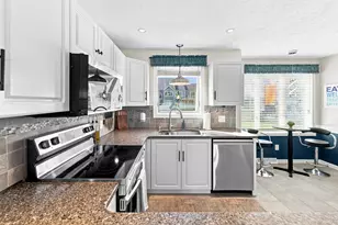 700 Shore Dr, Fall River, MA 02721 - Photo 10