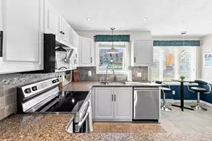 700 Shore Dr, Fall River, MA 02721 - Photo 10