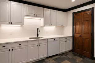 8 Locke St, Cambridge, MA 02140 - Photo 10