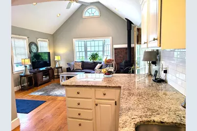 102 Sanford St, Melrose, MA 02176 - Photo 4