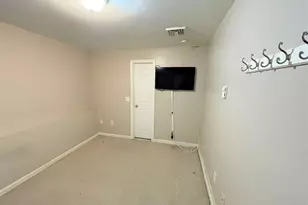 318 Crescent St, Fall River, MA 02720 - Photo 16