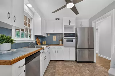25 Gray Ter, Bedford, MA 01730 - Photo 12