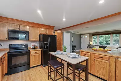 15 Amesbury St, Haverhill, MA 01830 - Photo 8