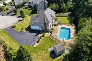 21 Ashwood Cir, Shrewsbury, MA 01545 - Photo 2